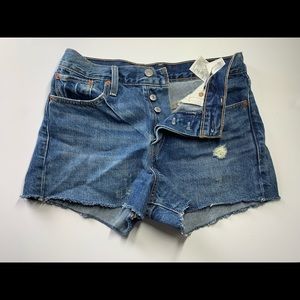 AMAZING Levi’s high-waisted mini shorts denim